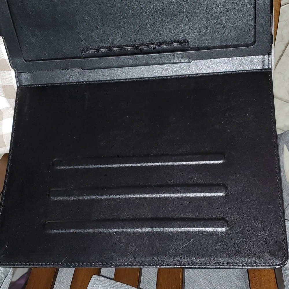 Marc Jacobs large iPad case - Picture 6 of 10
